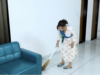Beeg used maid the commandeer